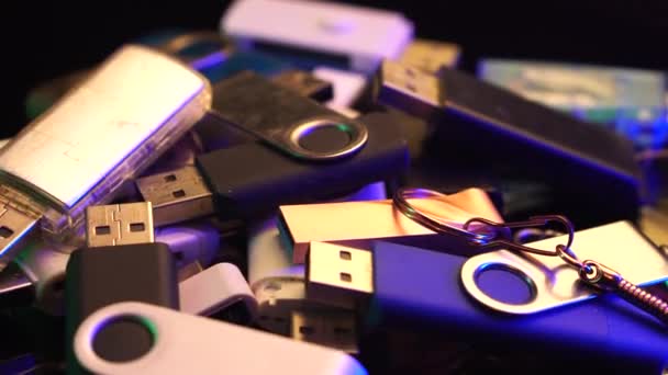 Bunch Used Usb Sticks Portable Data Storage Flash Drives Close — Stock Video