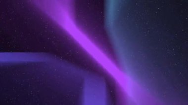 Mor ve mavi renkli parlak ışınlar yıldızlı gökyüzünün arka planına dönerek şekillerini değiştirirler. Dijital teknolojiler. Arka plan videosu. Soyut grafikler. Sonsuz döngü. Bir döngü.