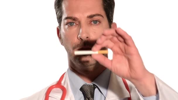 Doctor breaking a cigarette — Stock Video