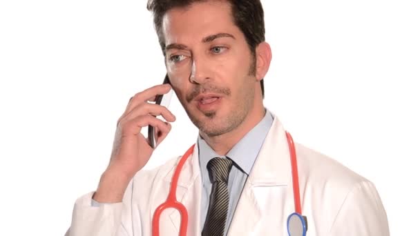 Doctor using a cellphone — Stock Video