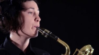 Bariton Saksafon çalar, close up