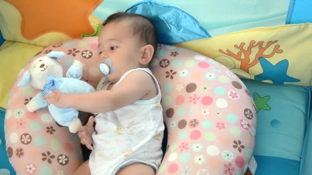 Ένα γλυκό μωρό — Αρχείο Βίντεο