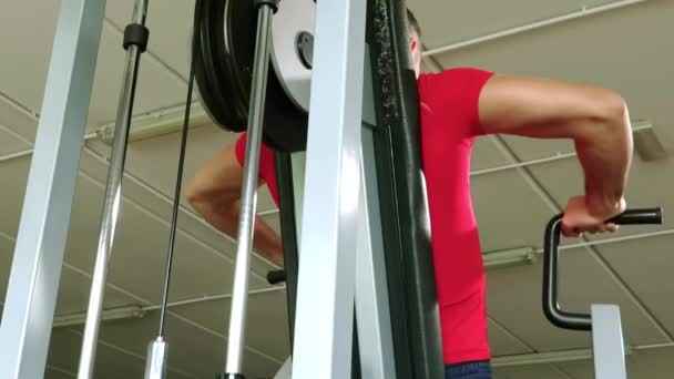 Pectoral machine — Stockvideo