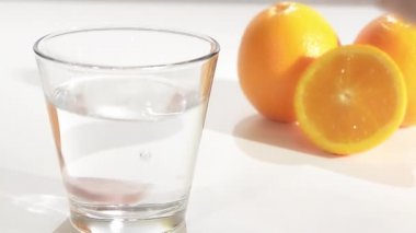 bir bardak su, c vitamini efervesan tablet