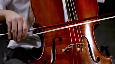 Çello yakın çekim