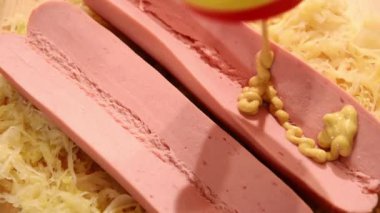 Wurst, senape e ketchup