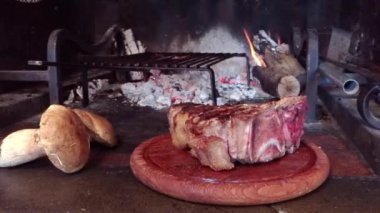 Floransalı biftek ve porcini mantarı