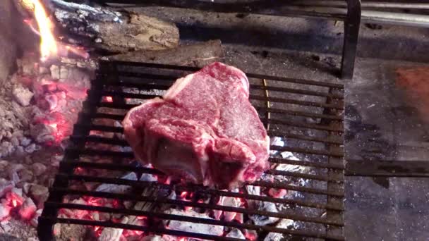 Florentine steak — Stock Video