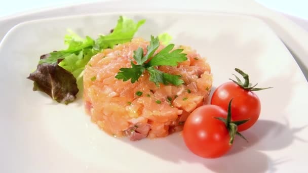 Tartare van zalm — Stockvideo