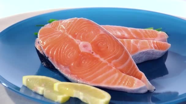 Bistecche di salmone — Video Stock