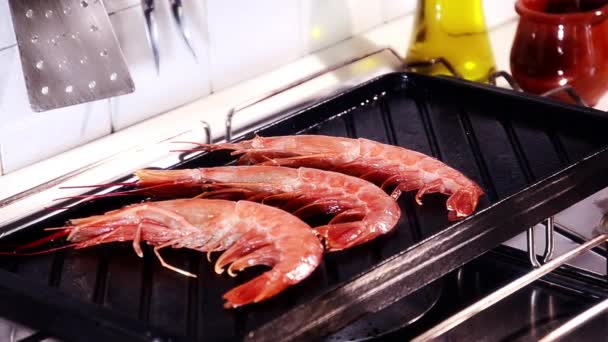 Grilled prawns — Stock Video