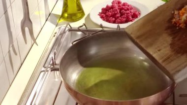 Bolognese sosu yemek