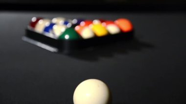 başlama pozisyonu içinde bilardo topları