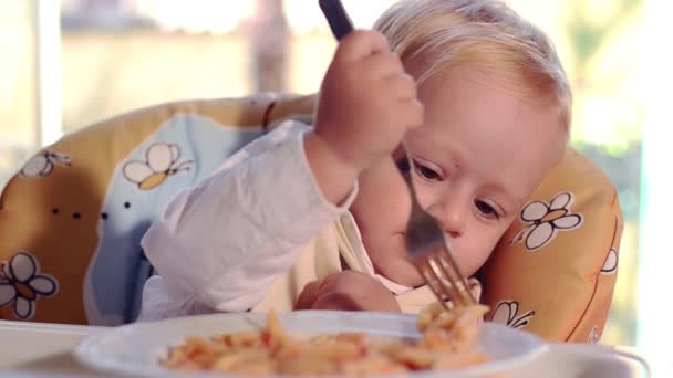 Funny baby eating pasta — Stock Video