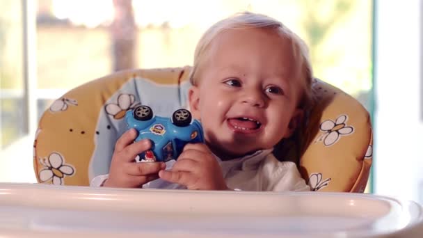 A baby boy and his toy car — Stock Video