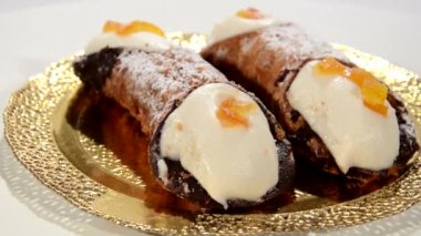Sicilyalı cannoli