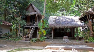 Tayland. manzara. geleneksel bungalov.