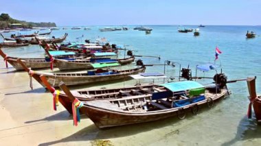 Tayland, phi phi Islands, geleneksel balıkçı tekneleri