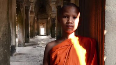 Genç Budist keşiş portre