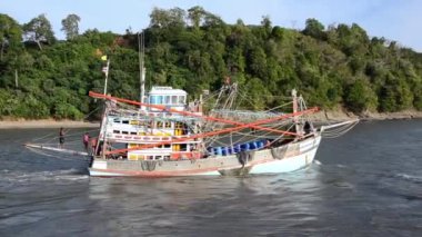 Thai balıkçı teknesi