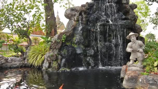 喷泉在佛寺，曼谷 — 图库视频影像