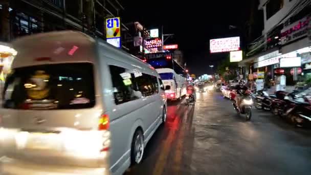 Tailandia, Pattaya, viajando en tuk tuk en la pov.Traditional noche taxi — Vídeos de Stock
