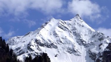 Alp dağ kar maskeli