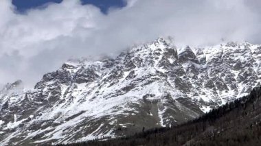 Alp dağ kar maskeli