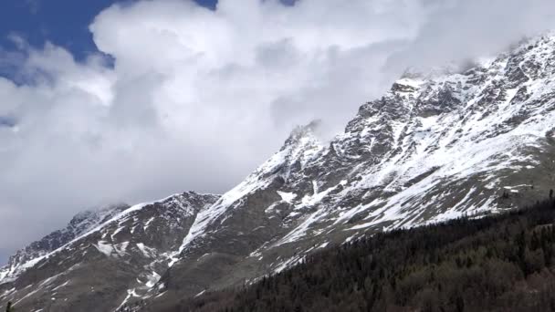 Snö utjämnade berg i Alperna — Stockvideo