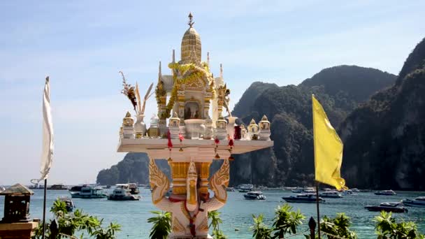 Pequeña pagoda y hermoso paisaje tailandés — Vídeo de stock