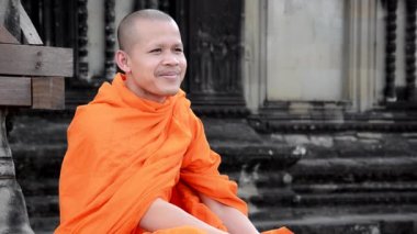khmer keşiş bir sigara