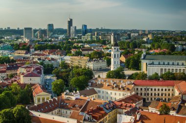 Litvanya. Yaz aylarında eski şehir Vilnius