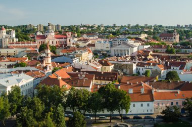Litvanya. Yaz aylarında eski şehir Vilnius