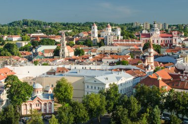 Litvanya. Yaz aylarında eski şehir Vilnius