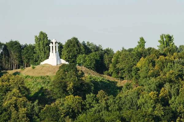 Lituania. Vilnius. Monumento a las Tres Cruces en el verano — Foto de Stock