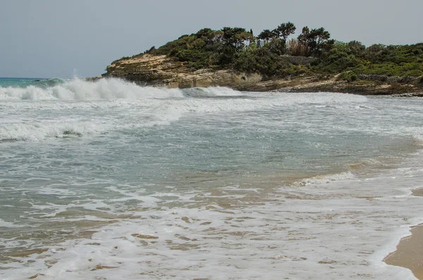 Praia de areia mediterrânea na Sicília — Fotografia de Stock