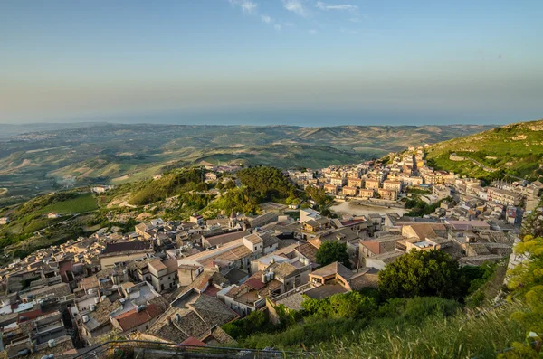 Dağ town caltabellotta (Sicilya, İtalya) sabah — Stok fotoğraf