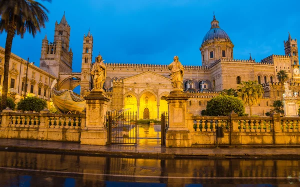 La catedral de Palermo, Sicilia en la madrugada — Foto de Stock