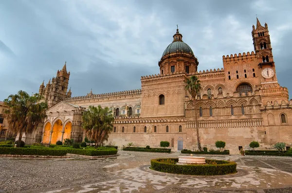 A catedral de Palermo, Sicília no início da manhã — Fotografia de Stock