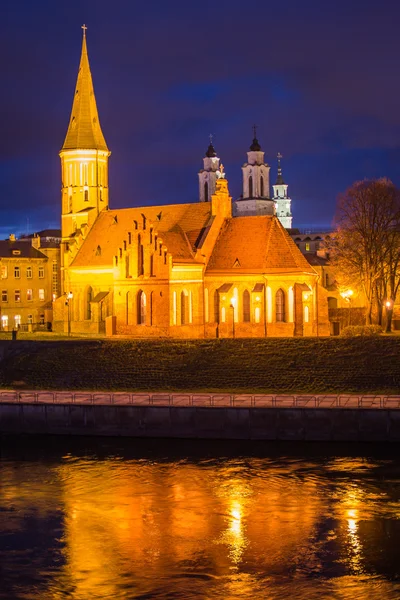 Litauen. Kaunas gamla stadsdel på kvällen — Stockfoto