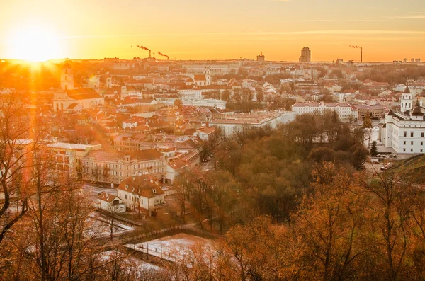 Eerste dagen van de winter in vilnius, Litouwen. de zonsondergang — Stockfoto