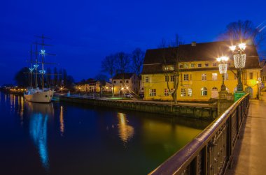 Eski şehirde akşam Klaipeda (Litvanya)