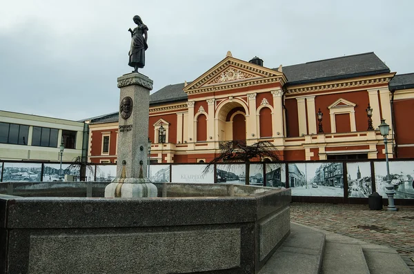 Театральная площадь Клайпеды — стоковое фото