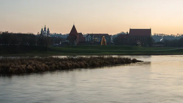 Kaunas (Lituania) Ciudad Vieja por la noche — Foto de Stock