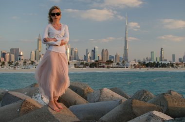 genç kadın Dubai beach