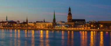 gece de Riga (Letonya)