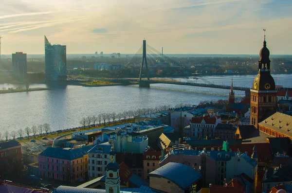 Riga (Letonia) por la noche — Foto de Stock