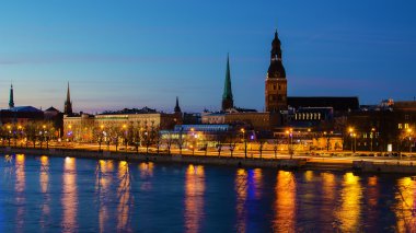 Eski kasaba riga (Letonya) gece