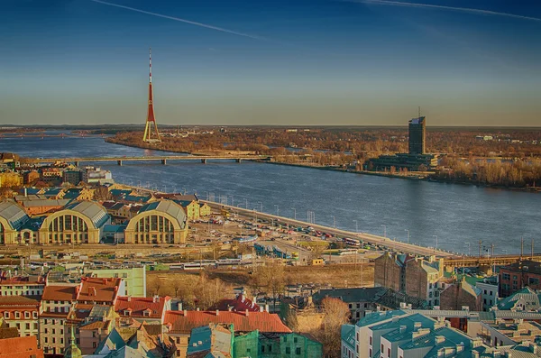 Casco antiguo de Riga (Letonia) por la noche — Foto de Stock