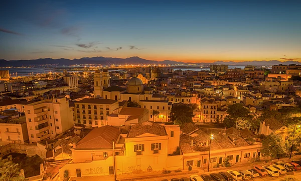 Eski kasaba cagliari (Sardunya, İtalya'nın başkenti) gün batımı — Stok fotoğraf